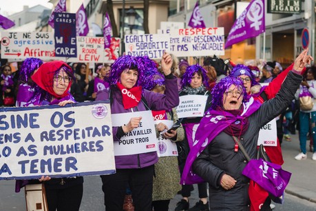De 1.000 à 2.000 personnes ont participé, samedi, à la première grève des femmes pour leurs droits et l’égalité de traitement. (Photo: Nader Ghavami)