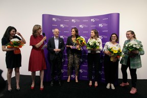 Aida Nazarikhorram (LuxAI), Karin Scholtes (Bil), Luc Frieden (président du conseil d’administration de la Bil), Stéphanie Jauquet (Cocottes), Elfy Pins (Supermiro), Karine Vallière (Jumpbox) et Ilana Devillers (Food4All). ((Photo: Matic Zorman))