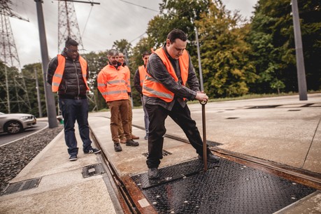 Les travaux du tram font partie de ceux qui ne s’arrêteront pas lors des congés collectifs. (Photo: Maison Moderne/Archives)