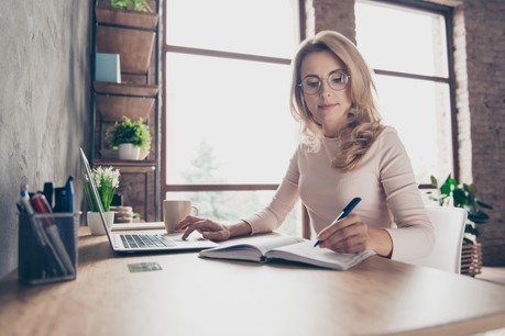 52% des emplois ne permettent pas de travailler à distance et 36% des entreprises ne veulent pas que leurs employés le fassent, dit la seule étude exhaustive sur le sujet, parue l’an dernier. (Photo: Shutterstock)