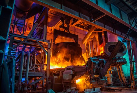 Pour la deuxième fois en un mois, ArcelorMittal annonce des mesures pour réduire sa production d’acier primaire. (Photo: Shutterstock)