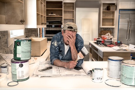 Entre des loyers supérieurs à 10.000 euros, plafond de l’aide, et des avances remboursables, les artisans ne s’y retrouvent pas et plaident eux aussi pour une prime unique graduée en fonction du nombre de salariés. Une mesure à 112 millions d’euros. (Photo: Shutterstock)