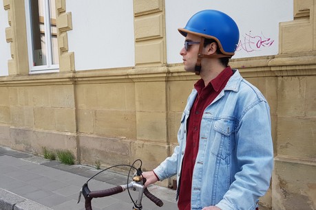 Le casque s’inspire de la forme de ceux utilisés lors des courses automobiles dans les années 50. (Photo: Dada Cycles)