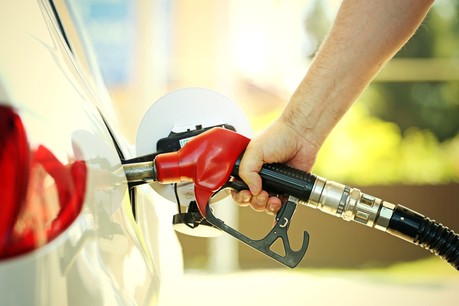 Le prix à la pompe deviendra un peu moins attractif pour l’automobiliste frontalier. Au Luxembourg, cela alourdira la facture de 8 à 12 euros pour quatre pleins par mois. (Photo: Shutterstock)