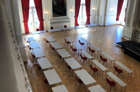 Les députés vont temporairement adopter de nouvelles habitudes. (Photo: Chambre des députés / Instagram)