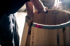 La Tonnellerie de Champagne se porte garante de la transmission d’un savoir-faire séculaire. ((Photo: Michaël Boudot/Terre de Vins))