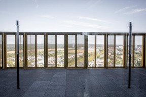Au 27e étage, une terrasse panoramique s’ouvre sur tout le Kirchberg. ((Photo: Patricia Pitsch/Maison Moderne))