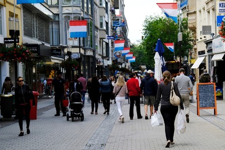 En attendant que les rues de la capitale retrouvent leur animation, les loyers des commerces et des restaurants ne seront pas prélevés sur le parc immobilier de la Commune. (Photo: Shutterstock)