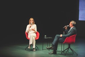 Taina Bofferding (Ministre de l'intérieur et Ministre de l'Égalité entre les femmes et les hommes) et Matthieu Croissandeau (Maison Moderne) ((Photo: Arthur Ranzy))