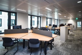 Les bureaux sont prévus pour du «flex office». ((Photo: Nader Ghavami) )