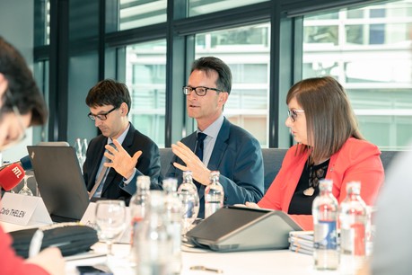 De gauche à droite: Marc Wagener, directeur des Affaires économiques; Carlo Thelen, directeur général de la Chambre de commerce; et Christel Chatelain, conseillère . (Photo: Chambre de commerce)
