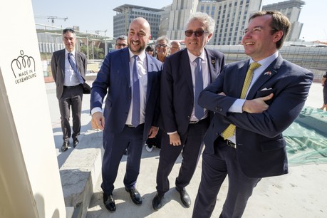 La présence de deux ministres, Étienne Schneider et Pierre Gramegna, et du Grand-Duc héritier a visiblement attiré les regards... et facilité les contacts. (Photo: SIP/Jean-Christophe Verhaegen, tous droits réservés)