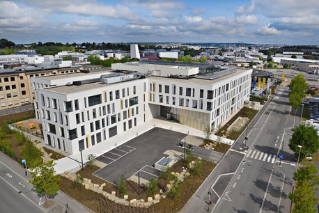 L'immeuble Dyapason a été choisi pour accueillir les équipes d’Edmond de Rothschild à la Cloche d’Or. Photo: CBRE, Foyer