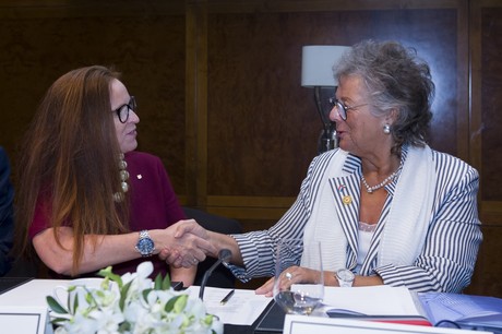 Linda Lewis, vice-présidente des ventes mondiales au Moyen-Orient, en Asie et dans le Pacifique, qui a signé l’accord pour Jumeirah Group, et Maggy Nagel, commissaire générale du Luxembourg auprès de l’Expo 2020 Dubaï pour le GIE Luxembourg@Expo 2020 Dubaï. (Photo: SIP / Jean-Christophe Verhaegen)