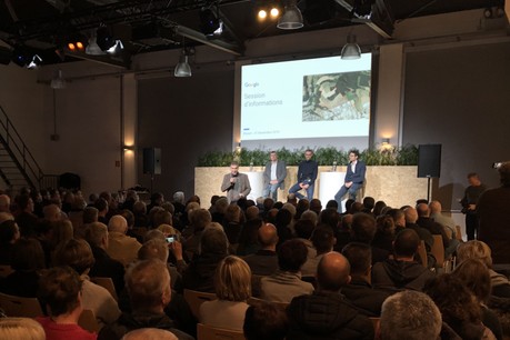 Les responsables de Google ont défendu leur projet de data center devant 400 citoyens avides d’explications. (Photo: Paperjam)