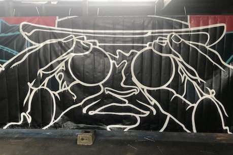 Dans un atelier à Bridel, les artistes dessinent sur des bâches de chantier pour la Cloche d’Or. (Photo: Paperjam)
