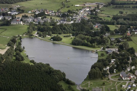 Ce chantier d’envergure, porté par le groupe belge Lamy, doit s’installer aux bords des deux lacs à Weiswampach. (Photo: www.visitluxembourg.com)