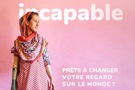Shaista 17 ans a perdu sa jambe gauche et son bras droit suite a un accident avec un camion alors qu'elle avait 4 ans. (Photo : Lucas Veuve)