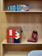 Showroom: quelques réalisations sur mesure sont exposées dans le showroom pour inspirer les clients qui souhaitent passer commande. ((Photo: Eric Chenal))