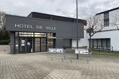 À 8 heures, les deux bureaux de vote de Terville ont ouvert. Avec des électeurs qui se comptent sur les doigts d’une seule main. (Photo: Paperjam)