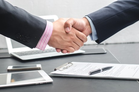 Une décision arbitrale s’impose aux parties engagées au même titre que celle d’un tribunal. (Photo : Shutterstock)