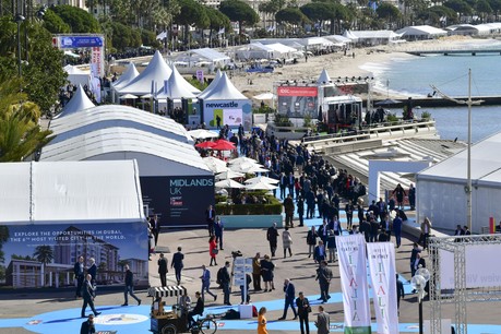 Installé sur la Croisette, le Mipim s’étend sur 21.000m 2 et attire 26.000 visiteurs. (Photo: V. Desjardins - Images & Co)