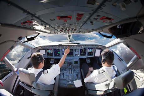 La communication des avions s’interrompt lors du survol des déserts ou des océans, ce qui explique les longues et coûteuses recherches entreprises pour les localiser une fois disparus. (Photo: Shutterstock)