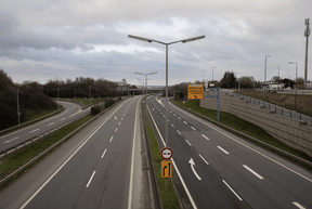 L’autoroute A3, une des portes d’entrée de la capitale, anormalement vide. ((Photo: Matic Zorman))
