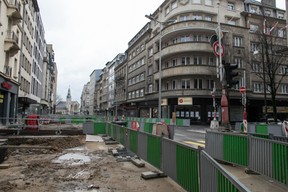 Comme tous les autres chantiers du pays, le chantier du tram et de ses aménagements en infrastructures a été suspendu sur l’avenue de la Liberté. ((Photo: Matic Zorman))