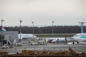 Dernières activités au Findel avant la fermeture annoncée par les autorités lundi. ((Photo: Matic Zorman))