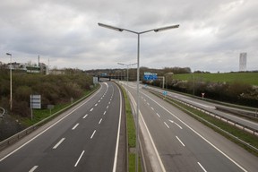 L’autoroute A3, une des portes d’entrée de la capitale, anormalement vide. ((Photo: Matic Zorman))