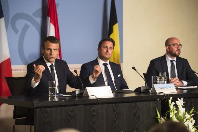 macronbettelmichel.jpg