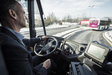 La mise en circulation de bus 100% électriques aboutit à une collaboration constante entre constructeur et opérateur pour gérer au mieux l’autonomie des batteries, selon Romain Kribs, attaché de direction de Voyages Emile Weber. (Photo: Mike Zenari)