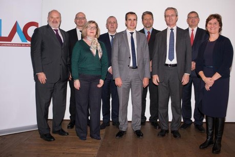 Le conseil d’administration de l’Ilac est composé de Gilles Dupin, Thierry Flamand, Martine Van Peer, Luc Themelin, Franck Marchand, Didier Bergamo, Alain Nicolaï et Annick Felten. Ils sont accompagnés de William De Vijlder, directeur des études économiques du Groupe Bnp Paribas, orateur de la soirée anniversaire. (Photo: Ilac)