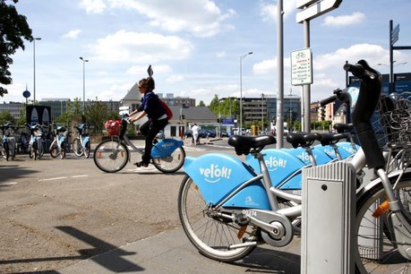 Opérateur des Vel’oh! depuis leur lancement en 2008, JCDecaux aurait remporté le nouveau contrat qui prévoit la suppression des panneaux publicitaires et l’introduction de vélos électriques. (Photo: Olivier Minaire/archives)