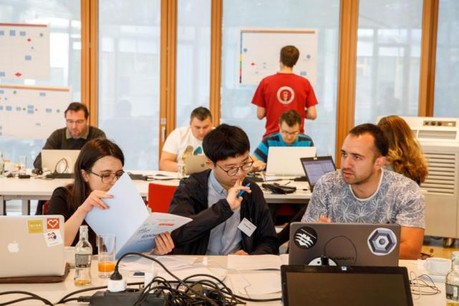 56 codeurs, venus parfois de très loin, ont tenté de trouver une solution blockchain à l’émission de «commercial papers». (Photo: BEI)