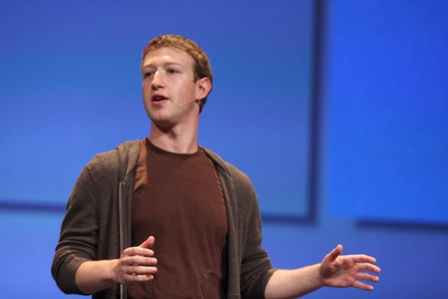 Mark Zuckerberg veut montrer qu’il assume, en tant que fondateur du réseau social. (Photo: Licence CC)