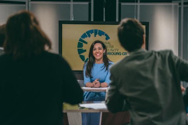 Des débats locaux dont l'essence ont été retranscrits au niveau global, ici sous l'égide de Carolina Parisi. (Photo: Sven Becker)
