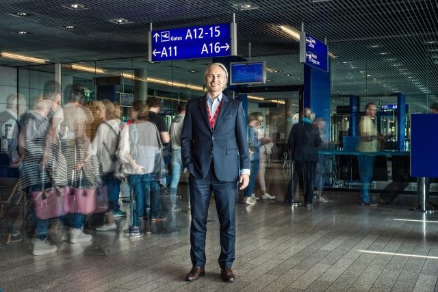 Arrivé en septembre 2016 en tant que directeur commercial de Lux-Airport, René Steinhaus en est désormais le CEO, avec pour ambition d’améliorer «la qualité et la fiabilité» des services proposés. (Photo: Mike Zenari)