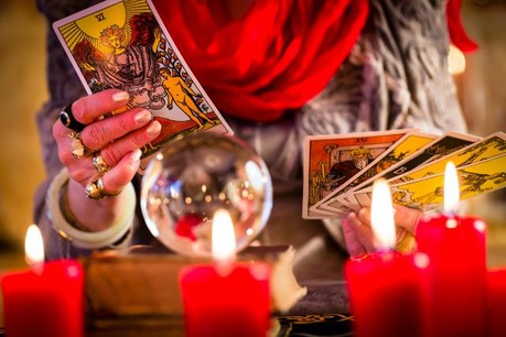 Le prévenu est accusé d’avoir copié illégalement 302.670 adresses e-mail de clients pour ouvrir un nouveau site de voyance. (Photo: mon-astro.fr)