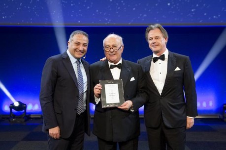 Norbert Becker, grand lauréat 2018, entouré de Murat Mutlu (Immo Luxembourg, à gauche) et Marc Giorgetti (Félix Giorgetti, à droite), membre du jury et grand lauréat 2016. (Photo: Maison Moderne)