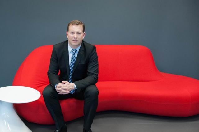 Romain Dinouard s'est plongé dans une entreprise luxembourgeoise bien ancrée dans le tissu économique, où il aime toucher un peu à tout. (Photo: Annabelle Denham)