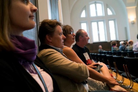 Natacha F., Tatiana K., Danielle H. et son époux Christian S. comparaîtront les 9, 10 et 11 janvier à la reprise du procès ajourné en raison de l'absence de témoins cruciaux, en l'occurrence les agents du ministère de l'Éducation nationale. (Photo: Sven Becker)