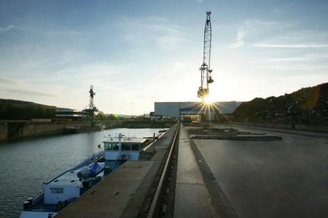 Chez Luxport Group, une nouvelle grue utilisant de l’électricité verte devrait permettre d’économiser 110 tonnes de CO2 chaque année. (Photo: Luxport Group)