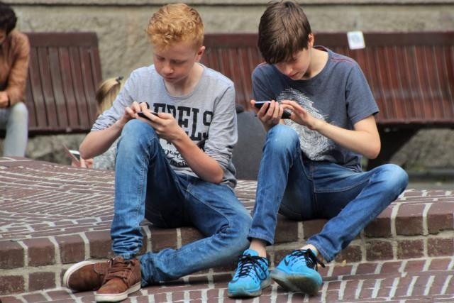 pokemon_pokemon_go_phone_game_internet_friends_mobile_cellphone-562059.jpgd_.jpeg