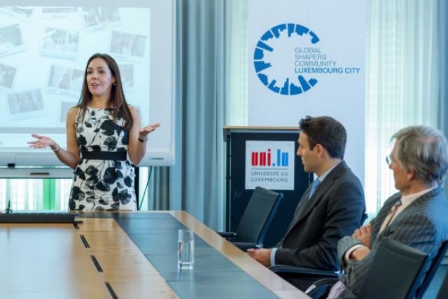 Carolina Parisi, fondatrice et curatrice de l'initiative au Luxembourg, avec Patrick Rahme, le premier shaper, et Rolf Tarrach. (Photo: Charles Caratini)