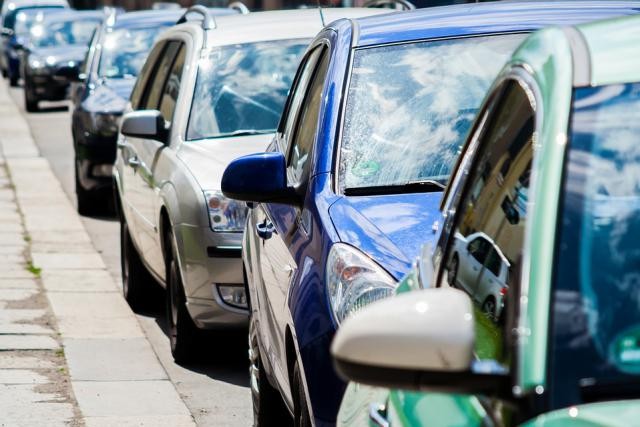 pkw-away-park-road-drive-traffic-auto-jam-736794.jpg