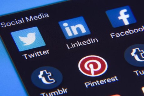 Face au développement des fake news, les annonceurs mettent les principales plateformes numériques sous pression pour éviter que leurs publicités soient associées à des contenus inappropriés. (Photo: Licence C.C.)
