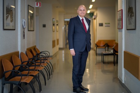Le Dr Romain Nati souligne que la capacité des hôpitaux à absorber l’afflux de patients dépend grandement du respect des règles de distanciation sociale par la population. (Photo : Nader Ghavami / archives / Maison Moderne)