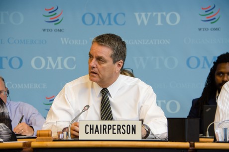 «Au-delà de leurs effets directs, les conflits commerciaux renforcent l’incertitude, ce qui conduit certaines entreprises à reporter des investissements favorables à la productivité», explique le directeur général de l’OMC, Roberto Azevêdo. (Photo: OMC)